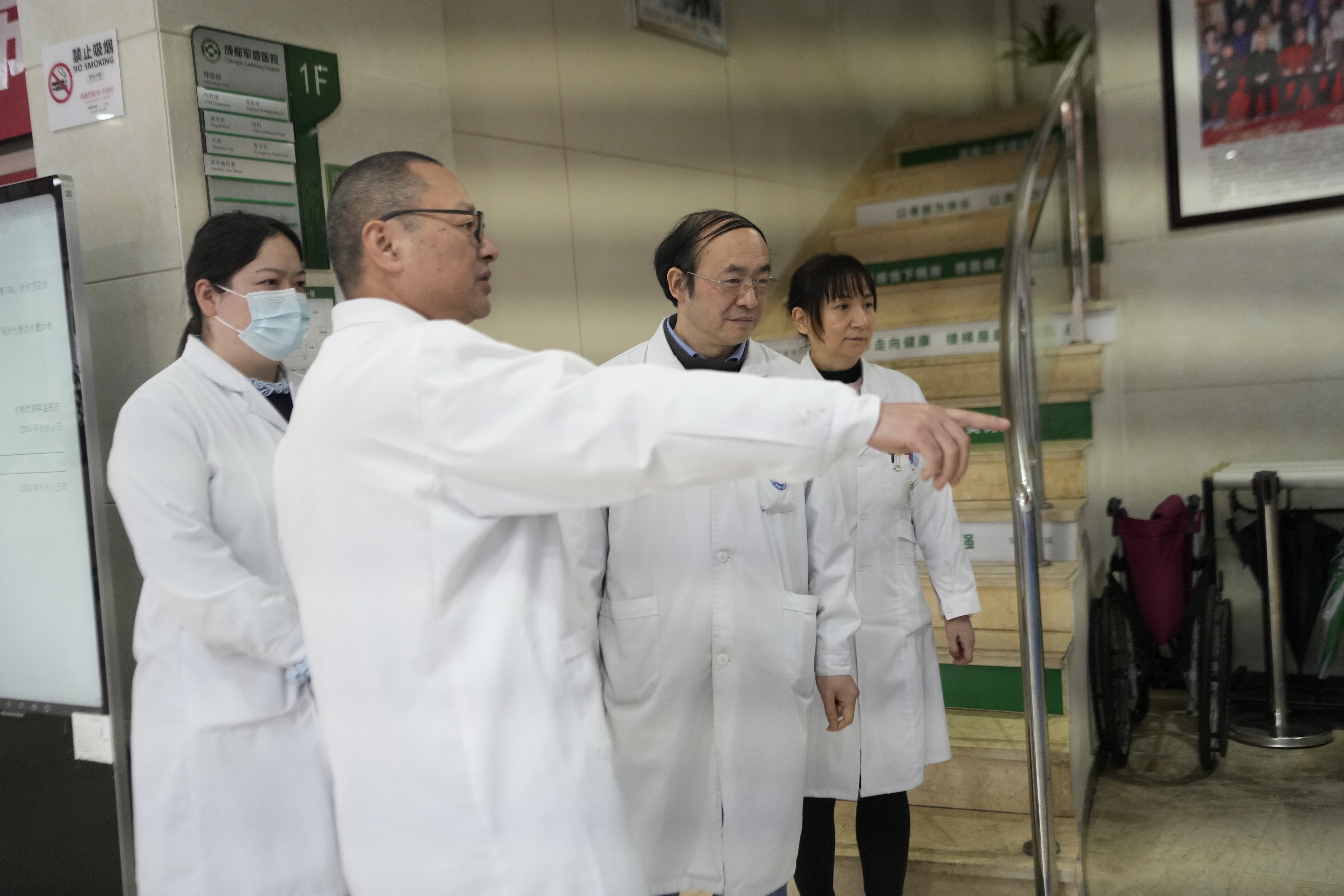 名医查房·学科共建 邹晓毅教授助力军盛诊疗水平持续提升